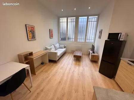 t2 > 6 place de l’hôtel de ville 42000 saint étienne