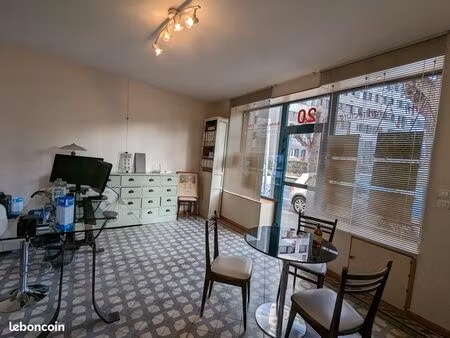 local professionnel rénové – idéal bureau ou activité tertiaire (sans restauration)