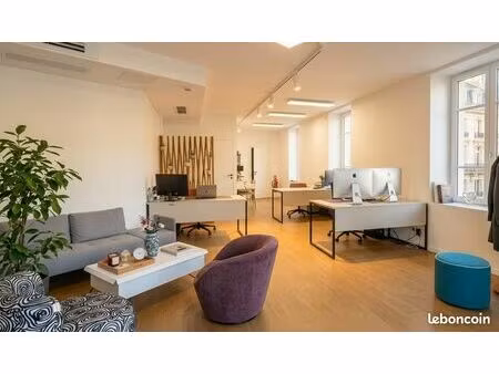 location bureaux neufs à la semaine ou au mois en espace co-working de 75 m² + cour privat