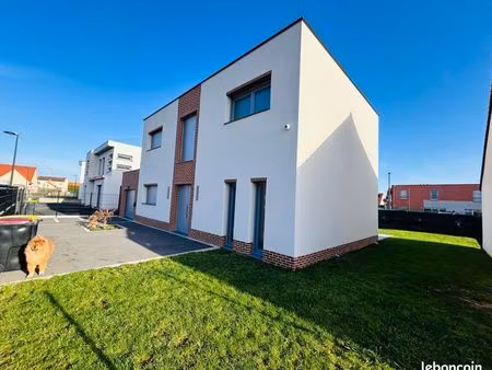 maison neuve moderne