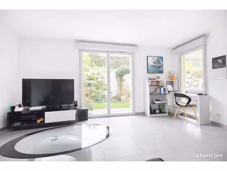 coup de coeur - bel appartement 3 pièces avec jardin de 225m² + parking s/sol