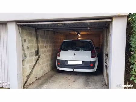 garage box individuel avec porte électrique + électricité + éclairage