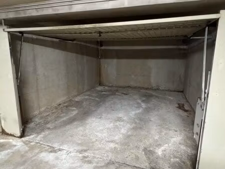 vends box 5 m x 4 m à chatou