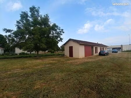 local 89 m² realville