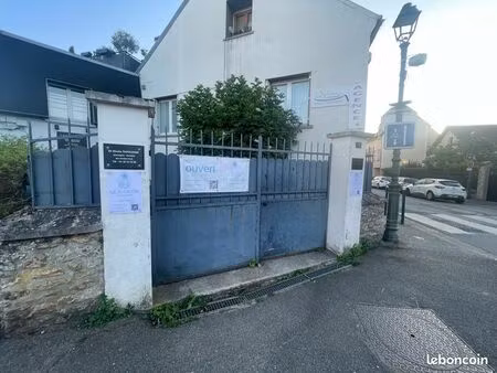 local commercial cabinet plein centre orgeval