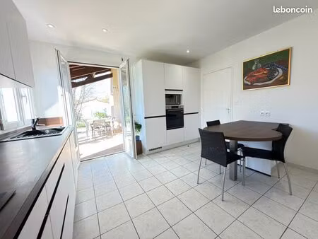 maison individuelle de plain-pied  3 chambres – terrain plat 1000 m² – calme absolu – proc