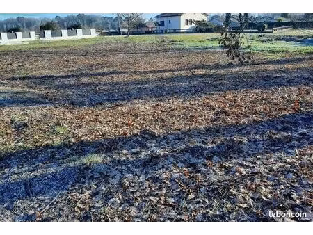 terrain 450 m² laruscade