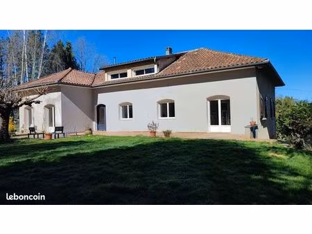 maison familiale avec parc paysagé de 8000 m²