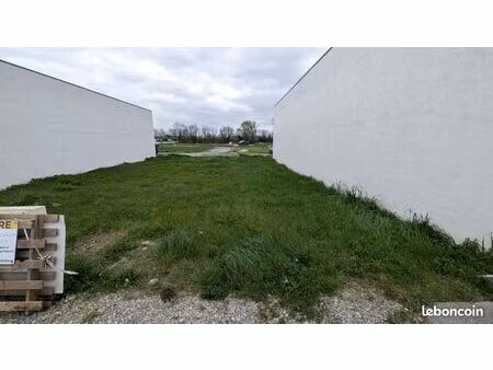 terrain 125 m² magné