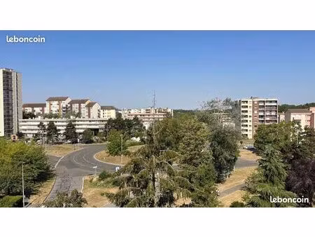 studio loué - refait à neuf