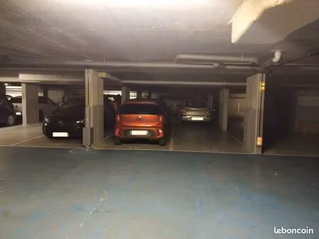 place de parking couverte