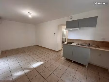 studio 1 pièce 38 m²