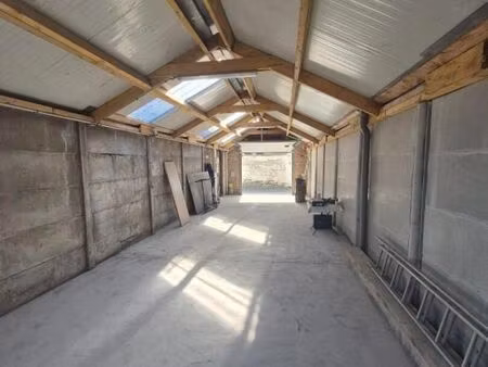 local industriel 100 m²