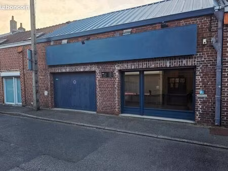 local commercial de plein pied de 39m2 à louer au cœur d’ascq village
