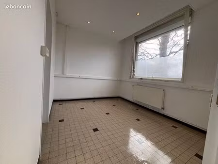 a louer local médical/dispensaire