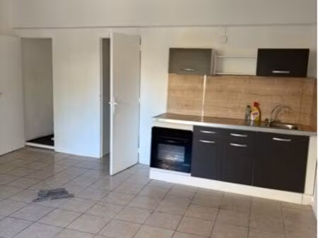3 appartements en rez-de-chaussée  extra mur  carpentras