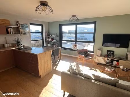 vends appartement lumineux - 78m2 - 4 pièces  3 chambres  terrasse et place de parking