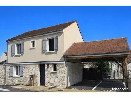 maison récente au centre de servon