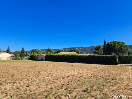 terrain 730 m² lacoste
