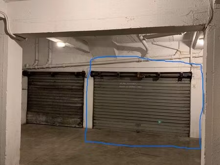 garage parking fermé - 20m2 - borne de recharge - centre ville