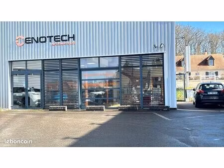 bail précaire : cellule commerciale / showroom / entrepôt – arnage centre – emplacement vi