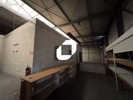 local d'activité 700 m²