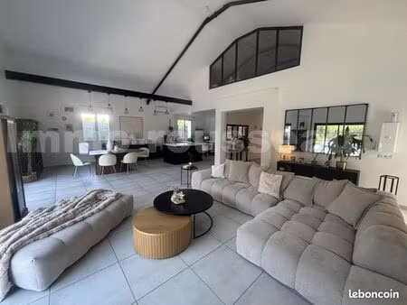 maison 6 pièces 230 m²