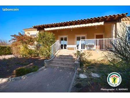 a bédarrides  sur les hauteurs de la colline du montréal  villa 129m²  de plain pied sur v