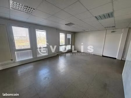 bureaux 136 m²