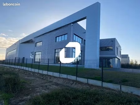 local d'activité 2 100 m²