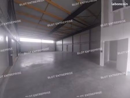 local d'activité 300 m²