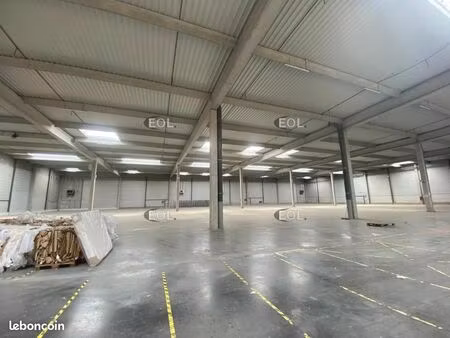 local bureaux 4 370 m²