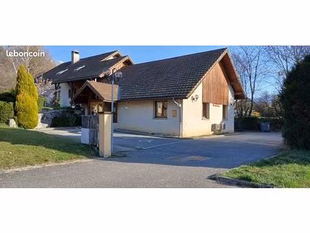 local professionnel 130m² à gilly/isère