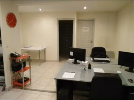 loue bureau et zone de stockage