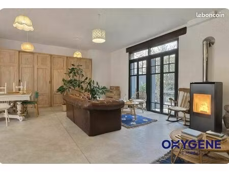 maison 12 pièces 260 m²