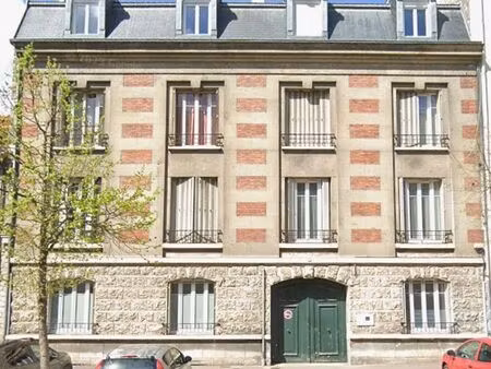 bureaux 77 m² reims