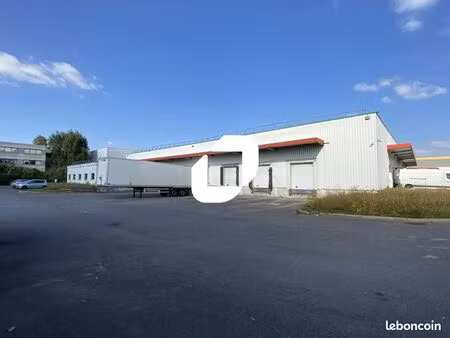 local industriel 2 800 m²