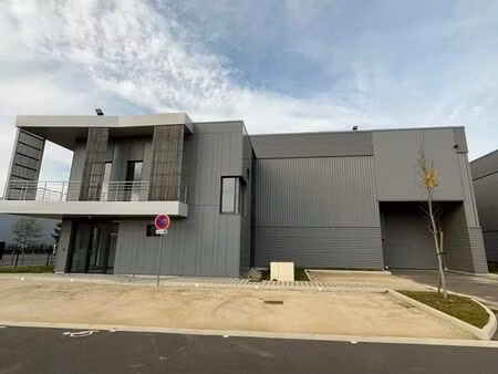 local d'activite 869 m² chanteloup en brie