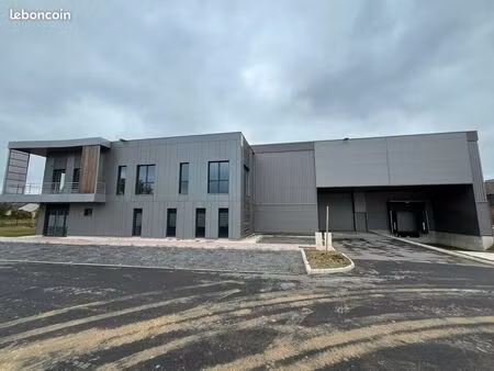 local d'activite 1411 m² courtry