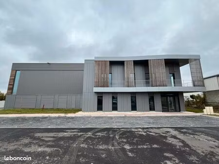 local d'activite 4456 m² courtry