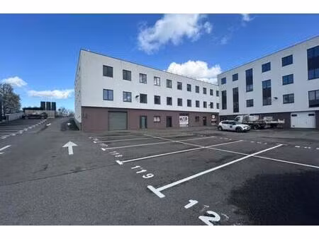 location - local 5 pièces 296 m2 cesson sevigne