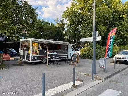 camion à pizza à vendre avec emplacement