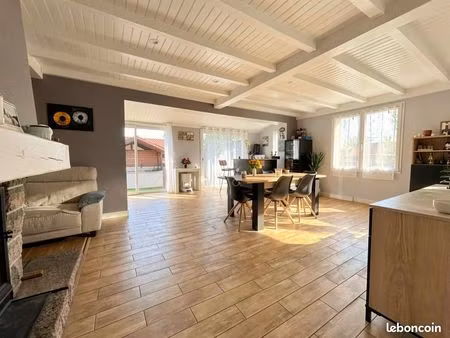 propriété 6 pièces 123 m²
