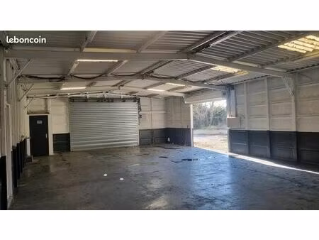 local 210m² à louer 990