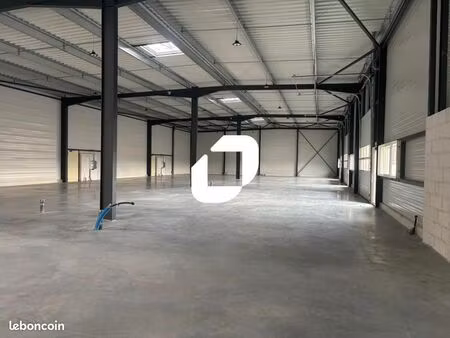 local d'activité 2 395 m²