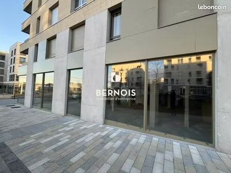 local commercial 268 m²