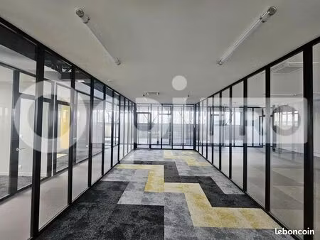 bureau 326 m²