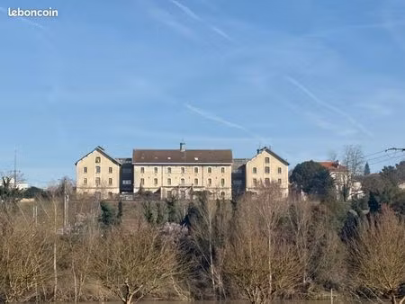 local logistique 8 000 m²