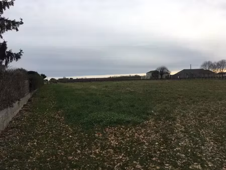 vente terrain 660 m² à haux (33550)  75 000 €