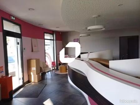 local d'activité 1 857 m²